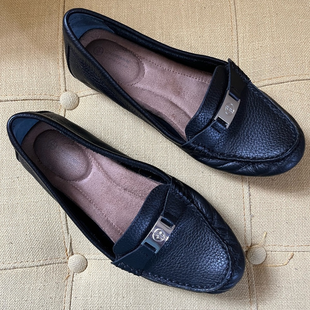 Black leather Giani Bernini loafers with memory foam soles.